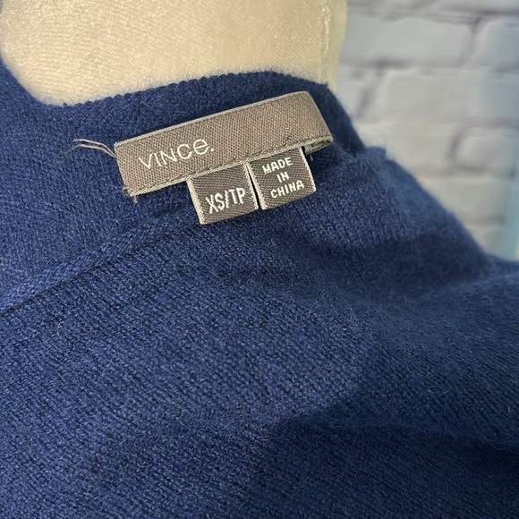 EUC 100% Cashmere VINCE Sweater - Picture 5 of 6